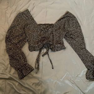 Cute cropped, tie scrunch blouse!